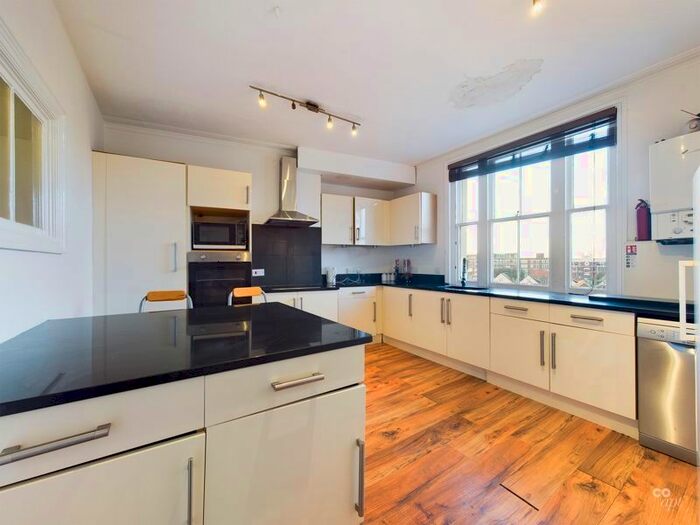 5 Bedroom Flat To Rent In St. Aubyns, Hove, BN3