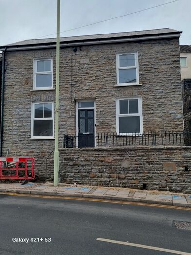 2 Bedroom Semi-Detached House To Rent In Penygraig Road, Tonypandy, CF40