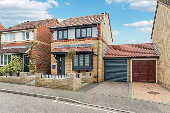 3 Bedroom Detached House For Sale In Wheatlands, Stevenage, Hertfordshire, SG2