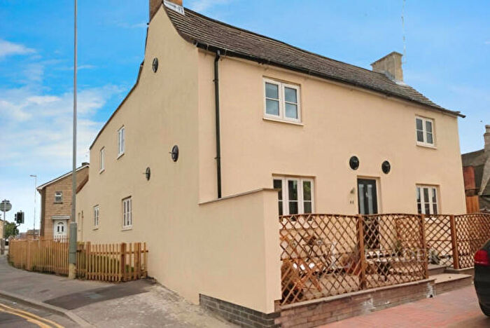 2 Bedroom Semi-Detached House To Rent In East Street, Stamford, Lincolnshire, PE9