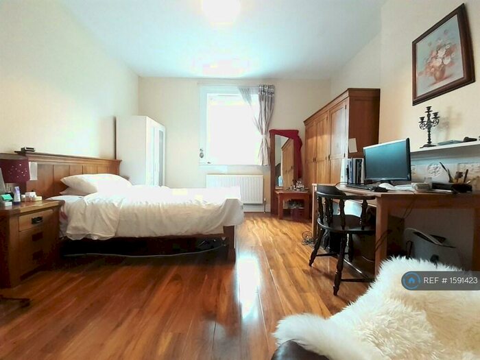 3 Bedroom Flat To Rent In Grange Court Road, Bristol, BS9