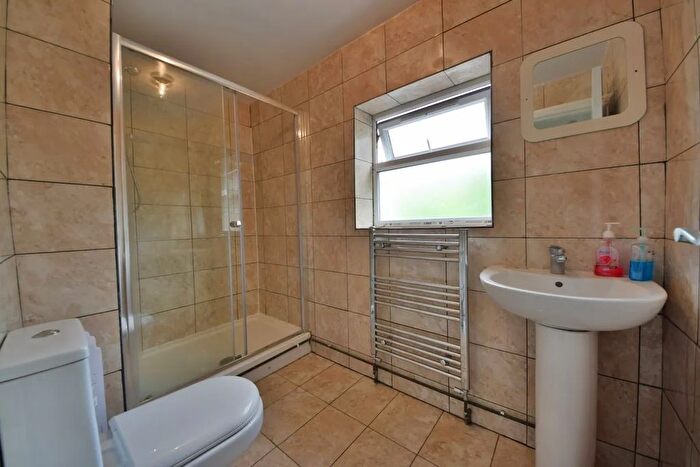 2 Bedroom Flat To Rent In Tollington Road, Holloway, N7