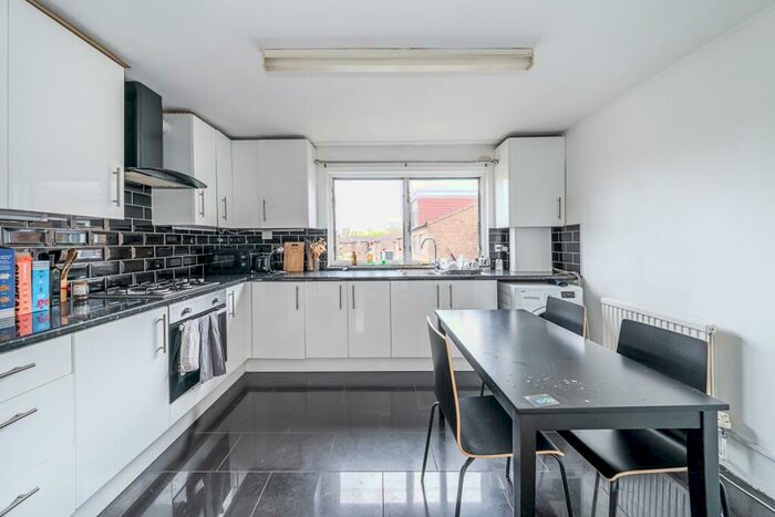 3 Bedroom Flat To Rent In Virginia Road London, E2