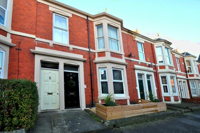 3 Bedroom Flat To Rent In Lavender Gardens, Jesmond, Newcastle Upon Tyne, NE2