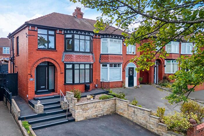 3 Bedroom Semi-Detached House For Sale In Dowson Road, Gee Cross, Hyde, SK14