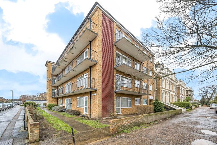 1 Bedroom Flat To Rent In High Wigsell, Twickenham Road, Teddington, TW11