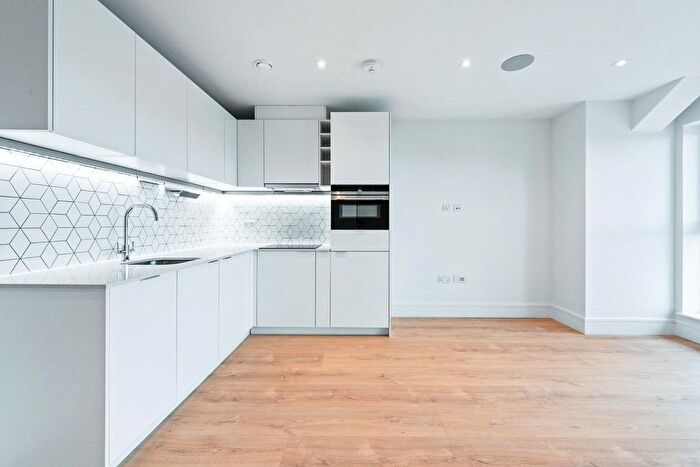 1 Bedroom Flat To Rent In Beverley Way, London, SW20