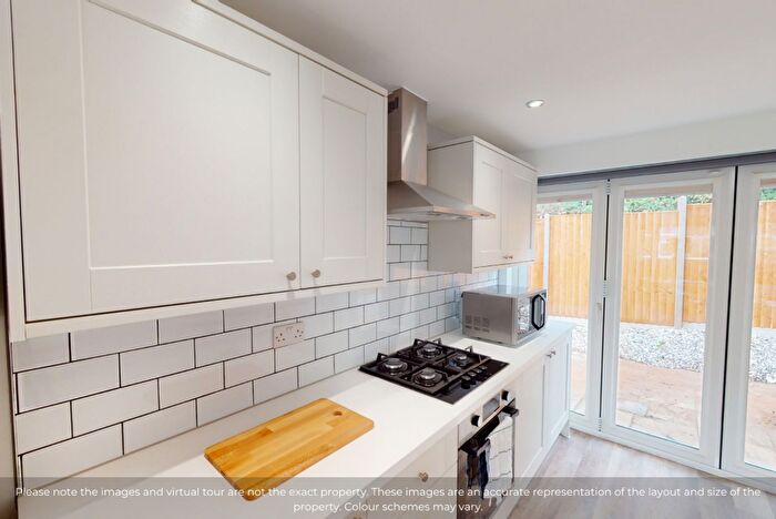 6 Bedroom House To Rent In Yew Tree Close, EX4