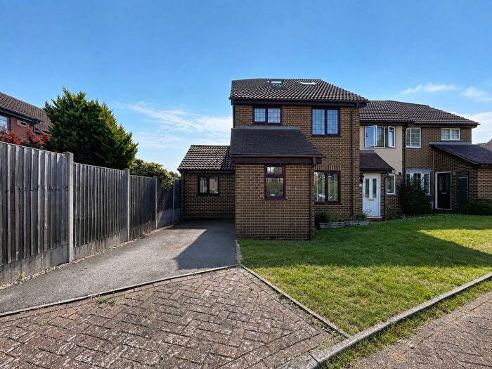 3 Bedroom Semi Detached House For Sale In Willowside, Snodland, ME6