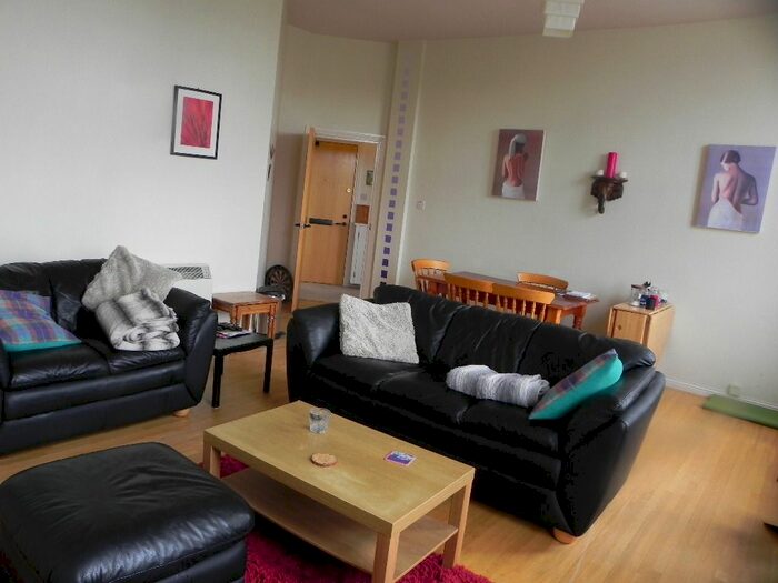 2 Bedroom Flat To Rent In Methven Walk, Lochee East, Dundee, DD2
