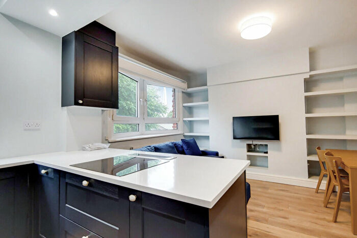 2 Bedroom Apartment To Rent In Neckinger Estate, Bermondsey, SE16