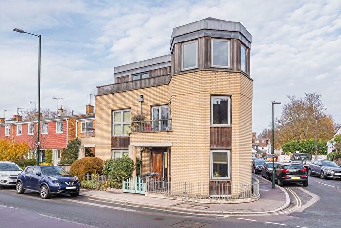 2 Bedroom Flat To Rent In Hampton Road, Hampton Hill, TW12