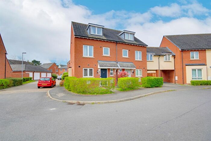 3 Bedroom Town House For Sale In Garner Drive, St. Ives, PE27