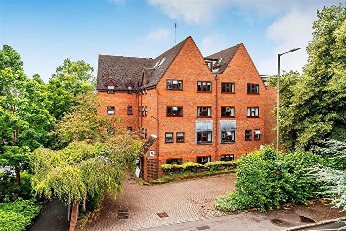 1 Bedroom Flat For Sale In Station Road, Leatherhead, KT22