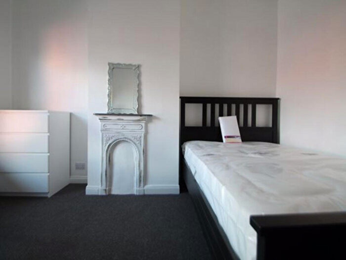 1 Bedroom House To Rent In Aviary Mount, Leeds, LS12