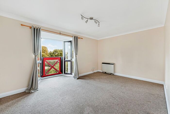 2 Bedroom Flat To Rent In Bramber Court, Sterling Place, TW8