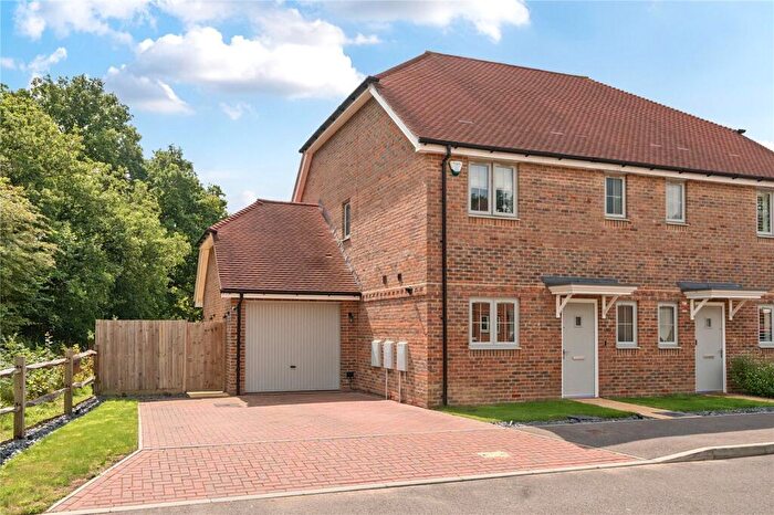 3 Bedroom Semi-Detached House For Sale In Dadswell Drive, Billingshurst, West Sussex, RH14