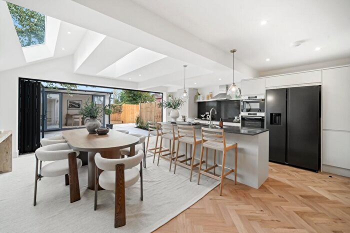 4 Bedroom End Of Terrace House For Sale In Verdun Road, Barnes, London, SW13