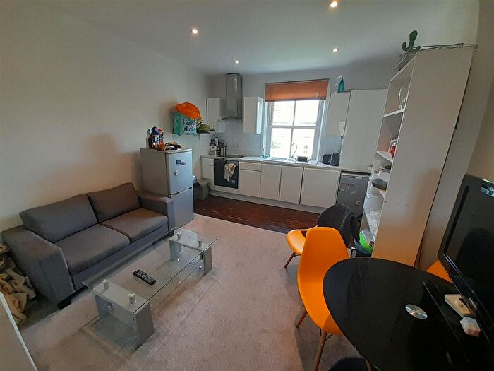 2 Bedroom Flat To Rent In Gwendwr Road, London, W14