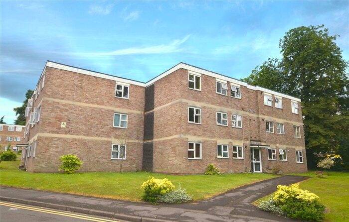 2 Bedroom Flat To Rent In Malvern Court, Addington Road, Reading, Berkshire, RG1