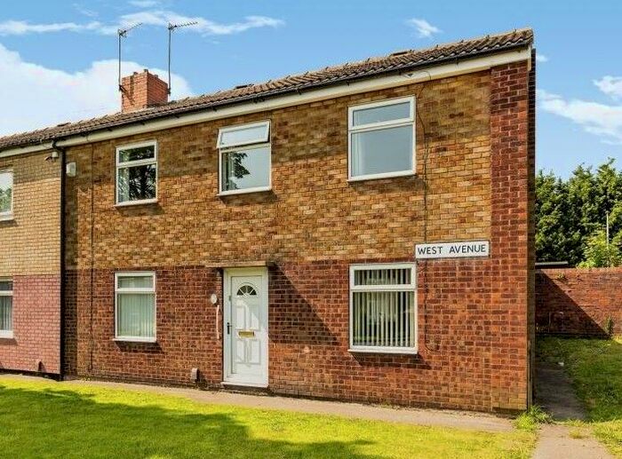 3 Bedroom Semi-Detached House To Rent In West Avenue, Rotherham, S62