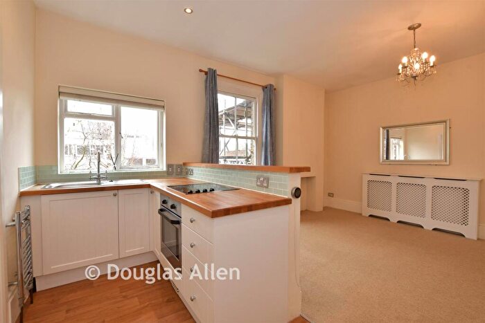 1 Bedroom Flat For Sale In Headley Chase, Warley, Brentwood, Essex, CM14