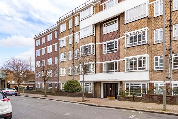 2 Bedroom Flat To Rent In Woodlands Way, London, SW15