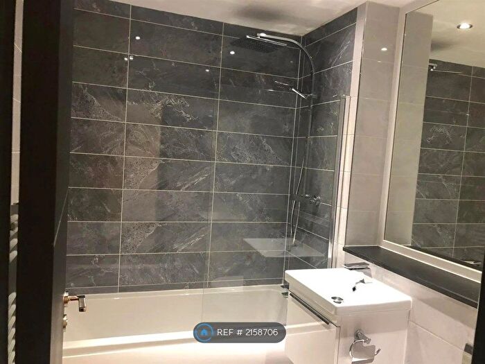 2 Bedroom Flat To Rent In Ferry Quays Courtyard, Brentford, TW8