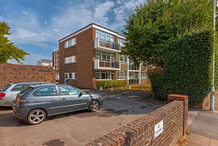 1 Bedroom Flat For Sale In Downview Road, Worthing, BN11
