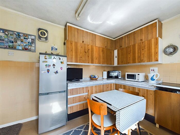 2 Bedroom Flat For Sale In Chase Cross Road, Romford, RM5