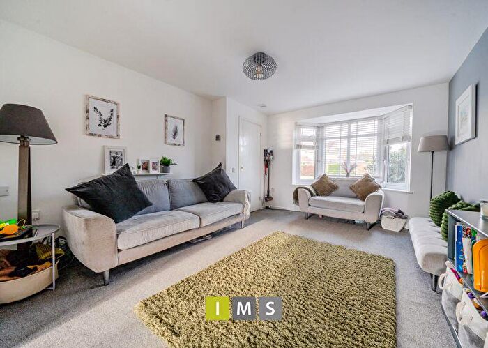 5 Bedroom Detached House For Sale In Merlin Way, Bicester, OX26