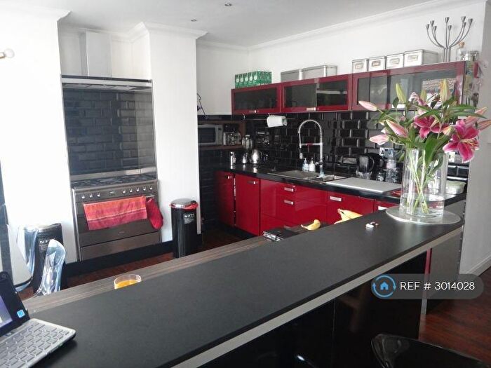 2 Bedroom Flat To Rent In St. Helens Road, Westcliff-On-Sea, SS0