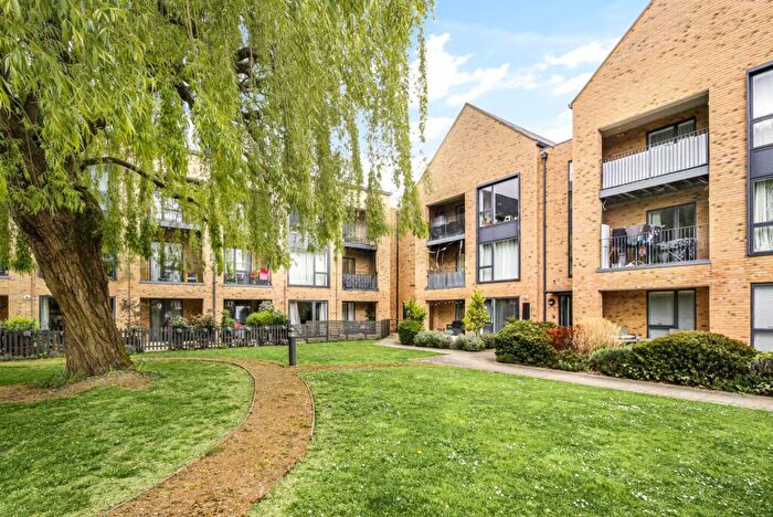 2 Bedroom Apartment For Sale In Larges Lane, Bracknell, RG12