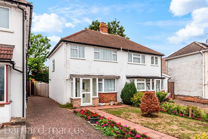 3 Bedroom Semi-detached House For Sale In Ashleigh Gardens, Sutton, SM1