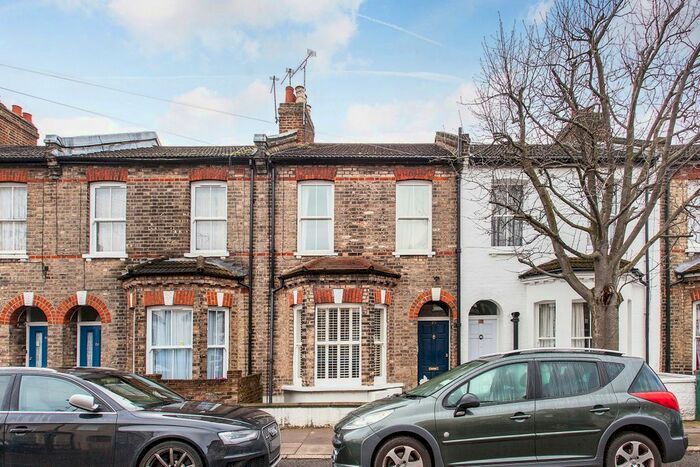 1 Bedroom Flat To Rent In Gayford Road, London, W12