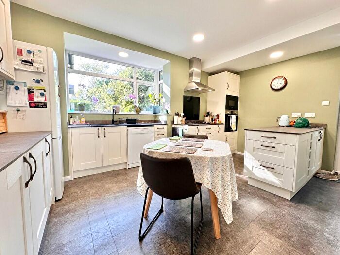 3 Bedroom Detached House For Sale In Craddock Road, Sale, Trafford, Greater Manchester, M33