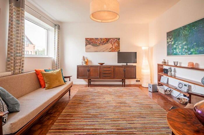 2 Bedroom Flat To Rent In Ascham Road, Cambridge, Cambs, CB4