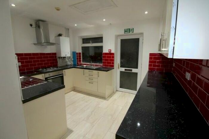 6 Bedroom Terraced House To Rent In Bedford Street Cardiff, CF24