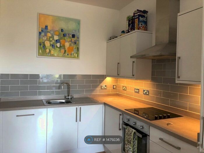 1 Bedroom Flat To Rent In Providence House, Hook, RG27