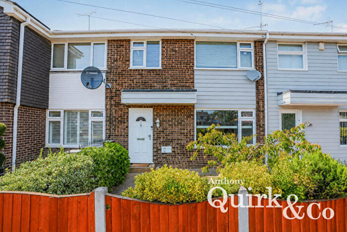 3 Bedroom Terraced House For Sale In Chiltern Approach, Canvey Island, SS8
