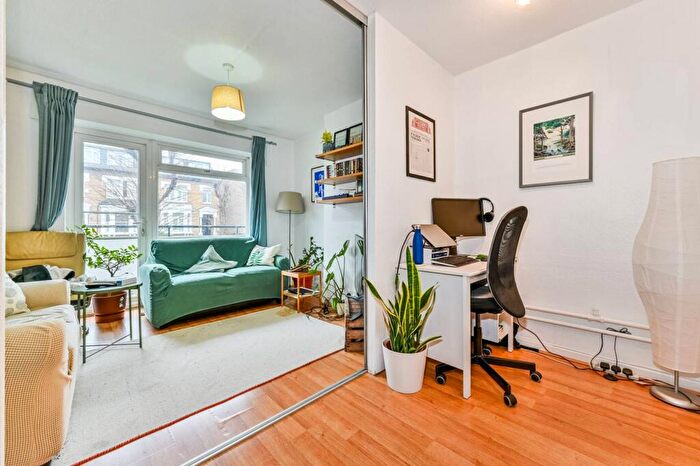 2 Bedroom Flat To Rent In Queens Drive, Highbury, London, N4