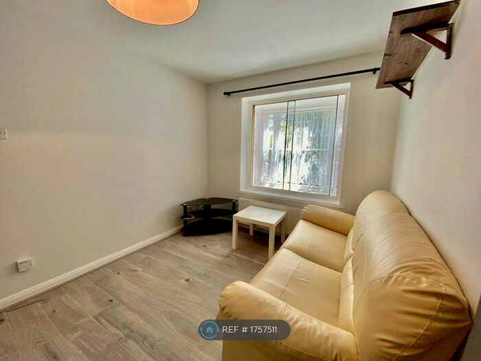 1 Bedroom Semi-Detached House To Rent In Moreton Avenue, Isleworth, TW7