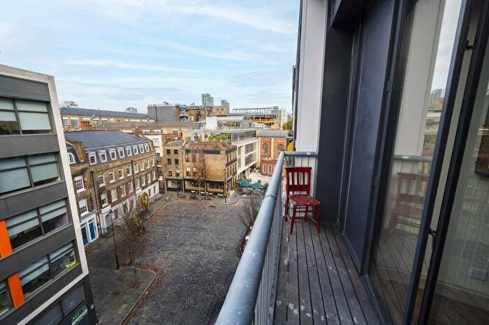 1 Bedroom Flat To Rent In St Johns Square, Clerkenwell, London, EC1V