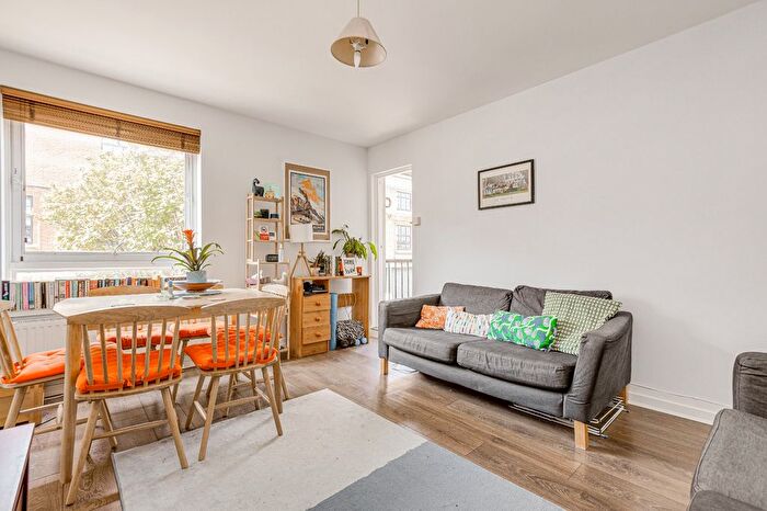 3 Bedroom Flat To Rent In Ilminster Gardens, Clapham Junction, SW11