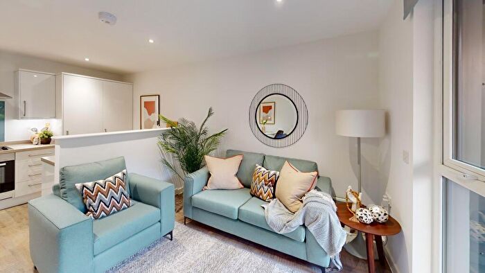 2 Bedroom Apartment To Rent In Queensway, Southampton, Hampshire, SO14