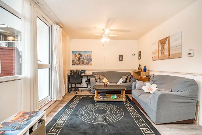 3 Bedroom Maisonette For Sale In Pigott Street, Poplar, London, E14