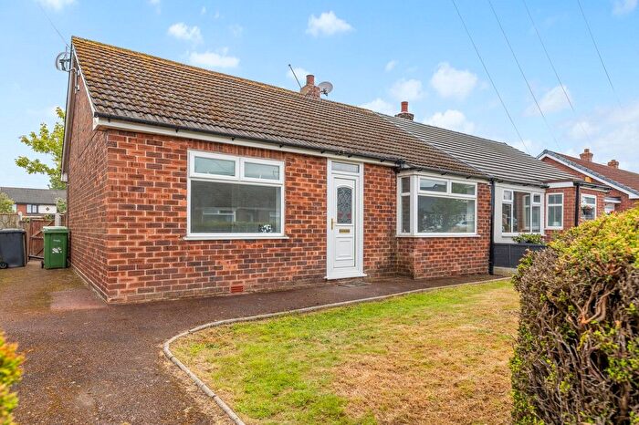 2 Bedroom Semi-detached Bungalow To Rent In Clovelly Avenue, Great Sankey, WA5