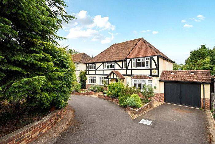 4 Bedroom Detached House For Sale In Hawks Hill Close, Fetcham, KT22