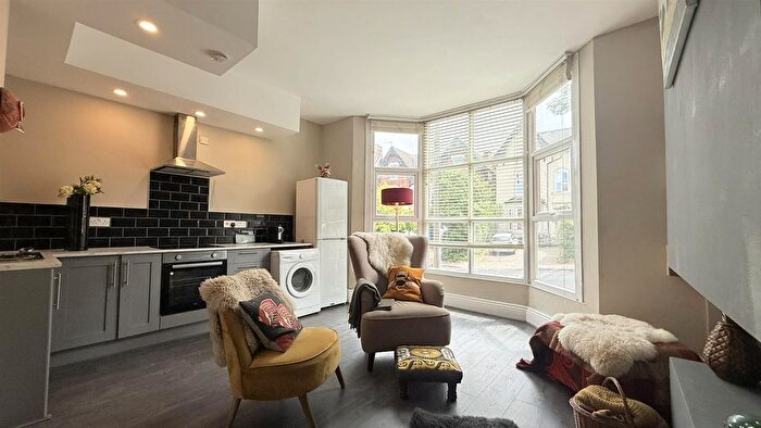 1 Bedroom Flat For Sale In Church Road, Moseley, Birmingham, B13