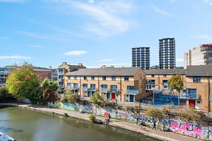 1 Bedroom Flat For Sale In Canalside Apartment With Parking, NW1